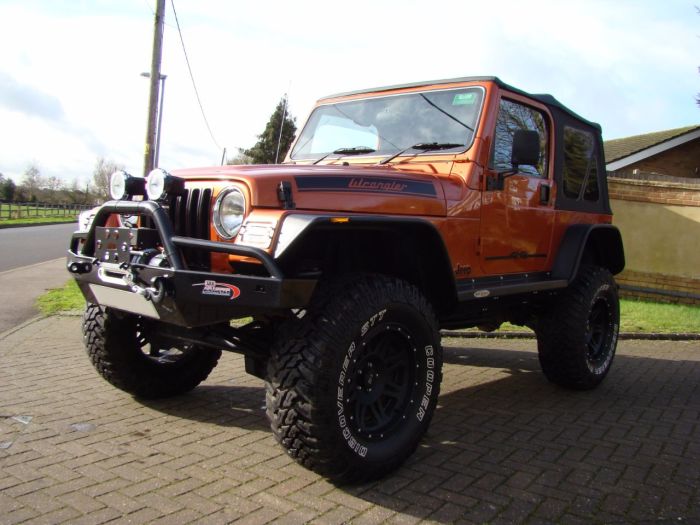 Jeep Wrangler 4.0 Grizzly 2dr Soft Top Convertible Petrol Orange
